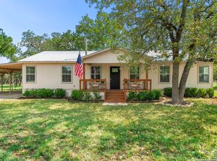 592 Oakridge Trl, Lakehills, TX 78063