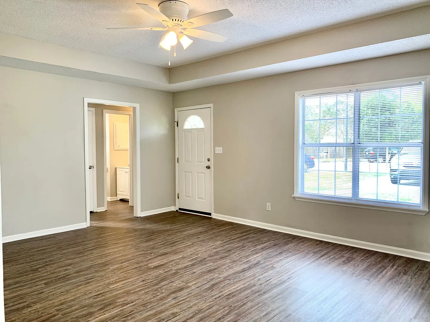 3BD/2B Renovated Home in Blue Pool Subdivision — Photo 3