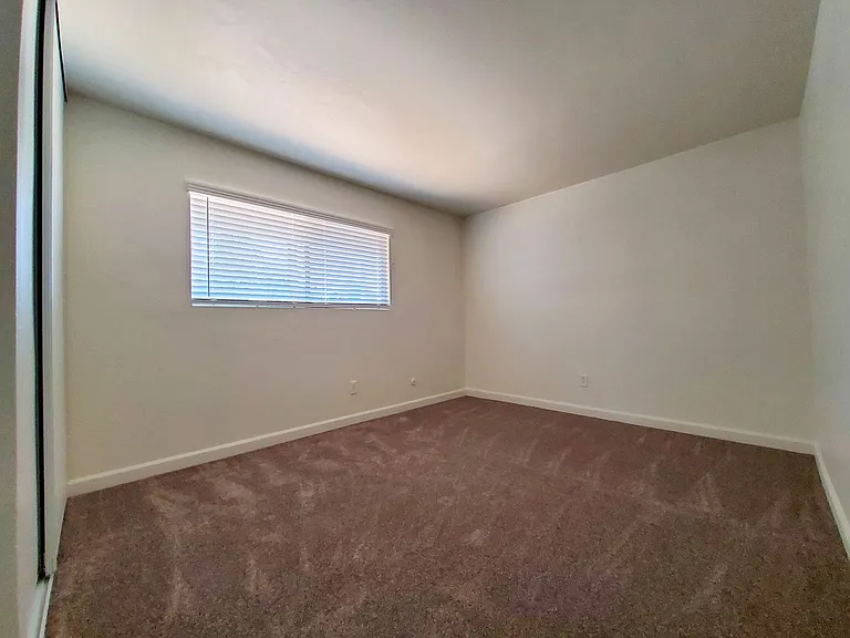 Town and Country Garden Apartments — Photo 17