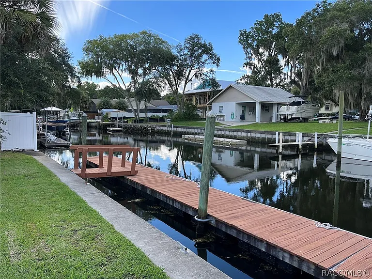 1920 NW 18th St — Photo 25