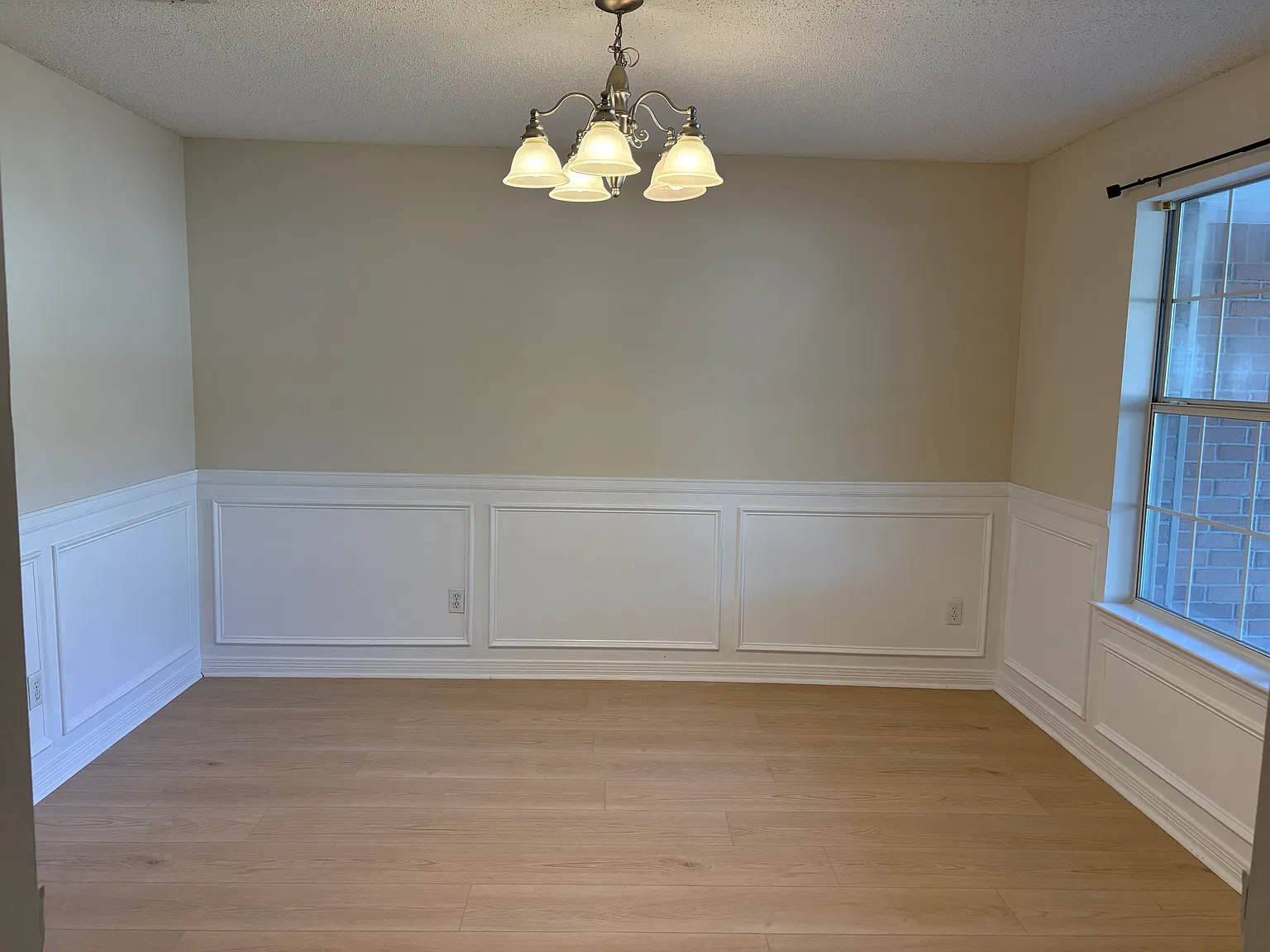 4 bed, 2076 sqft, $2,100 — Photo 2