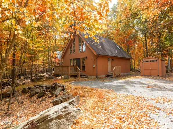 114 Log Cabin Dr, Lackawaxen, PA 18435