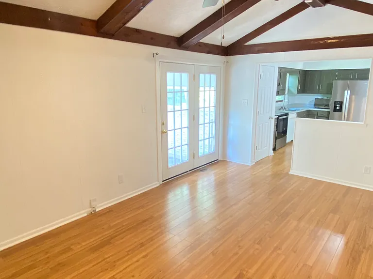 613 Rahkewood Dr — Photo 4