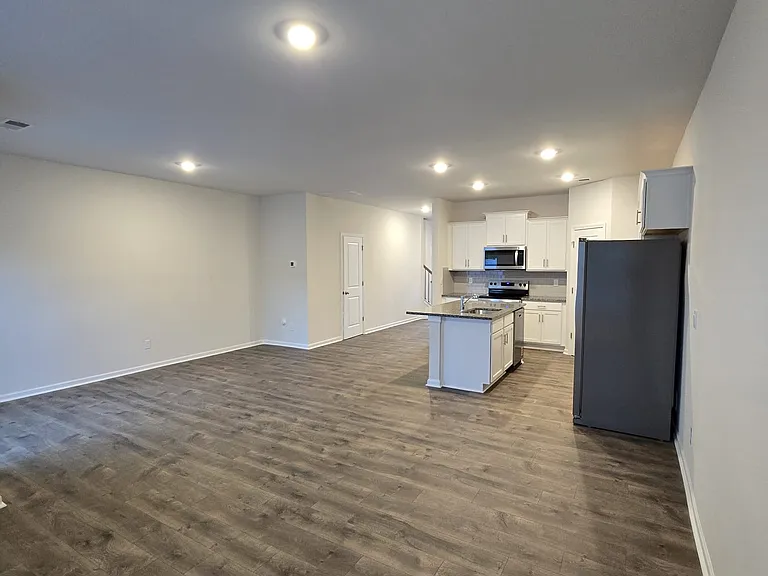 1677 Hallview Ct — Photo 11