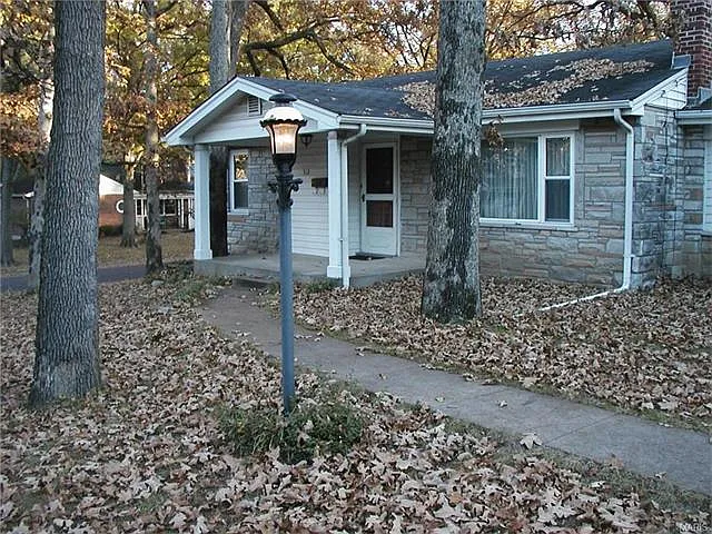 312 Hampshire Ct photo 1