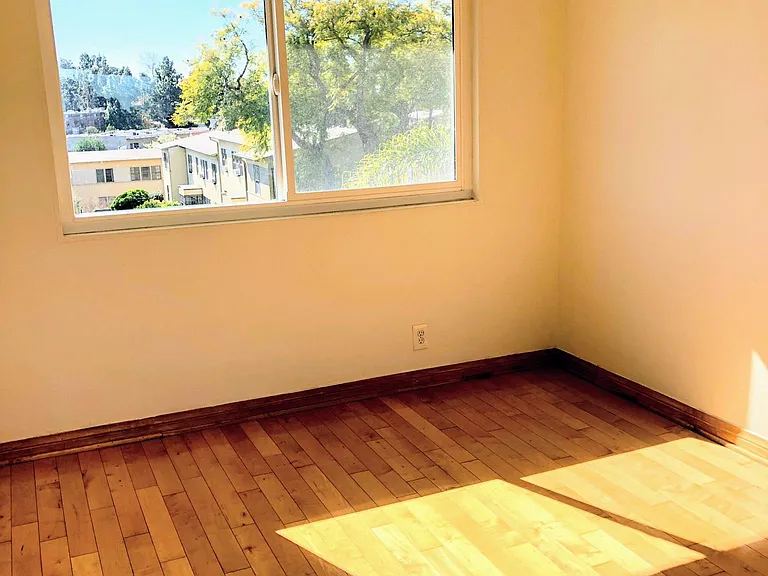 3335 Rowena Ave #6 — Photo 8