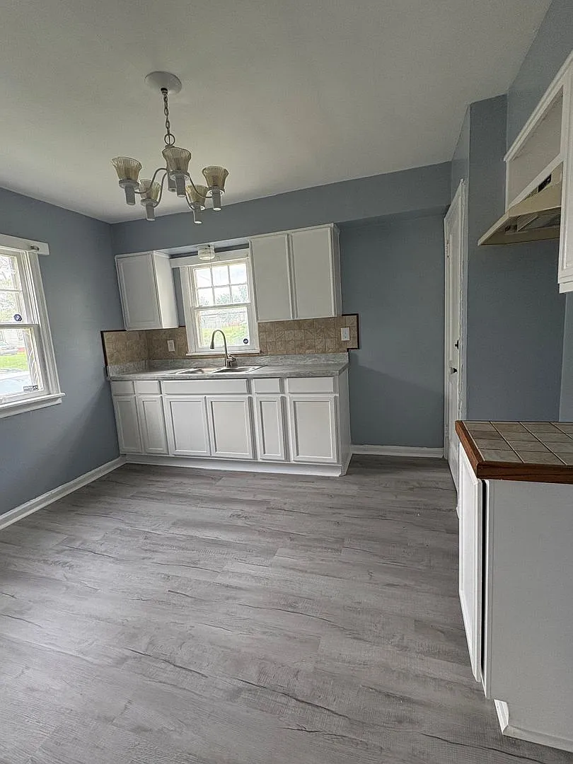 2 Bedroom Home in Dayton — Photo 3