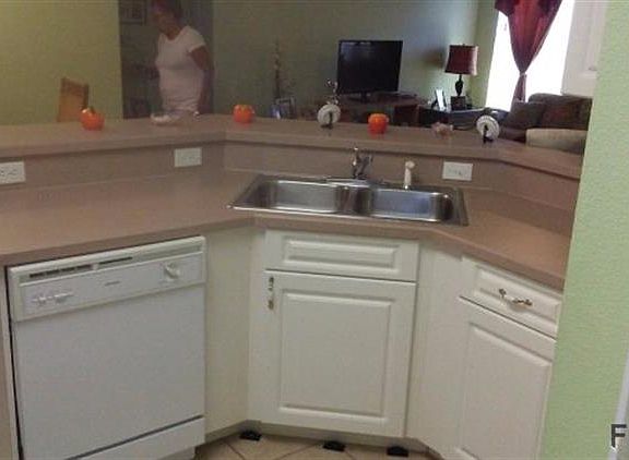 3rd image of 24 Rollins Ln
