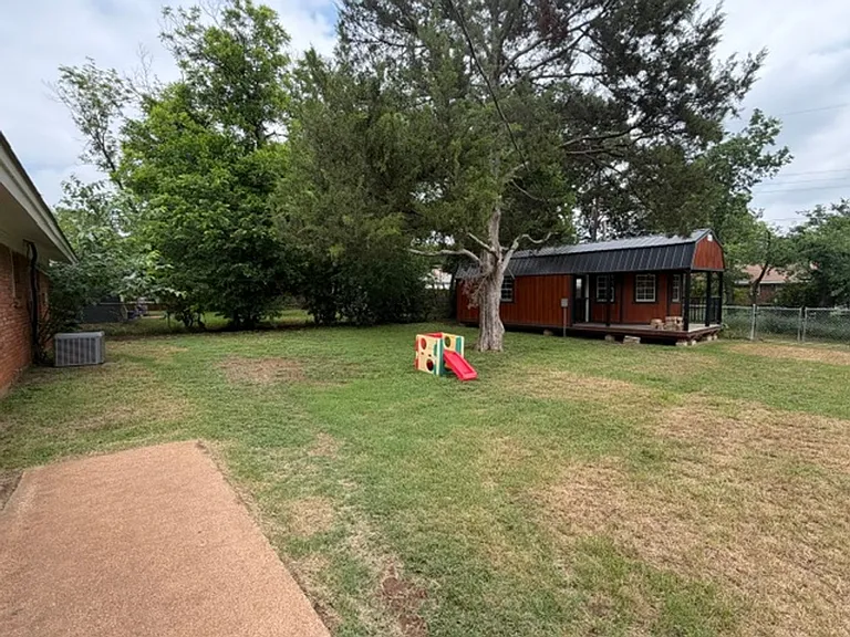 1311 Manor Dr — Photo 23