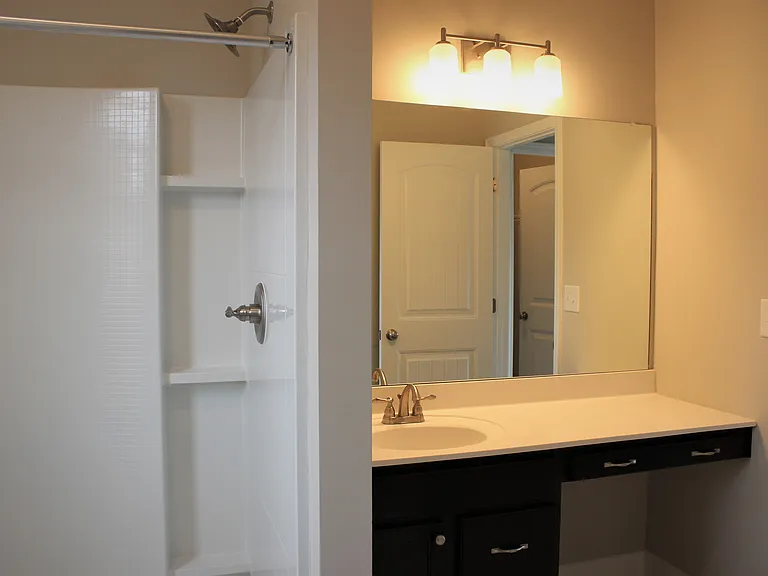 Full bathroom in the suite on the 1st floor