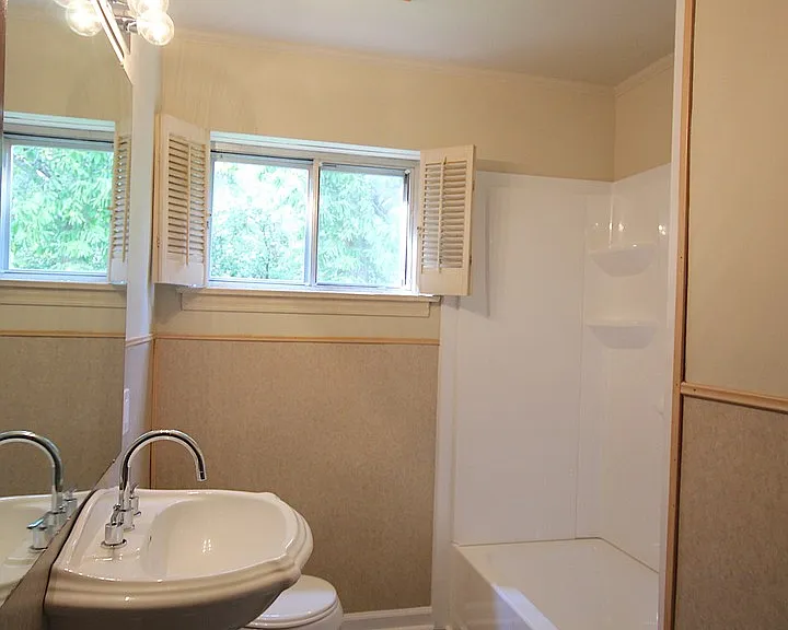 1501 Akins Dr — Photo 8