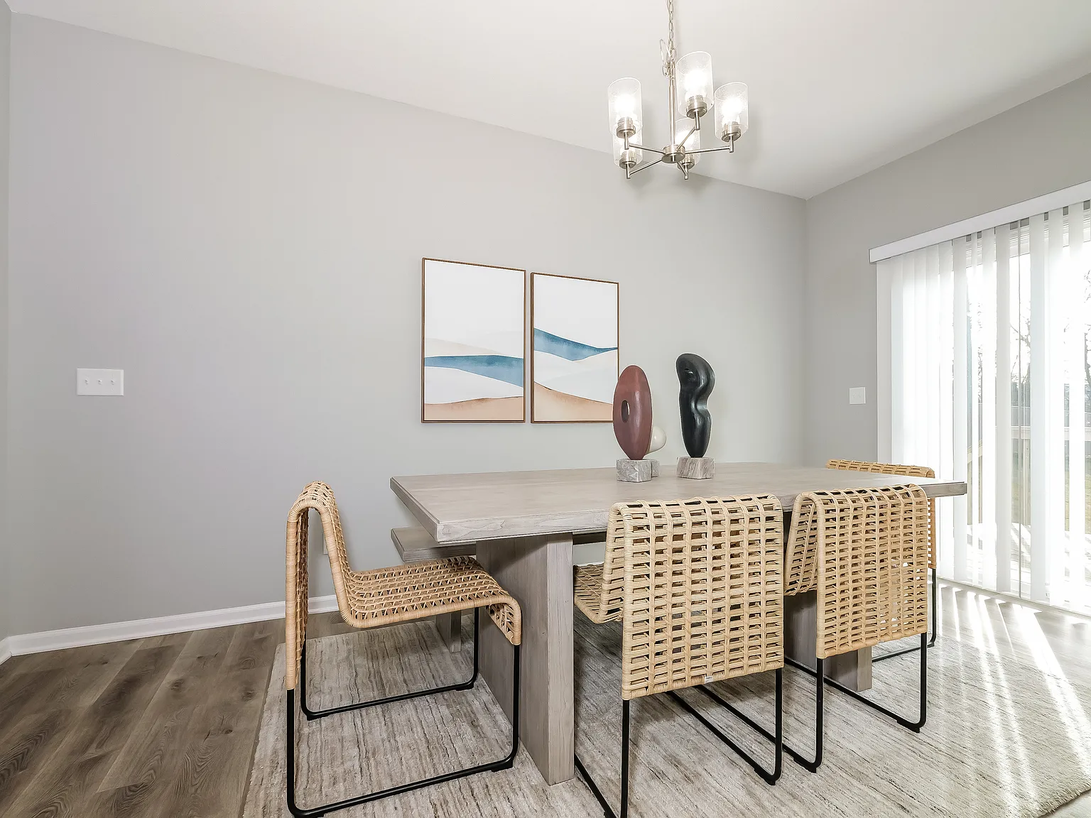 4 bed, 3.0 bath, 2024 sqft, $2,525 — Photo 2