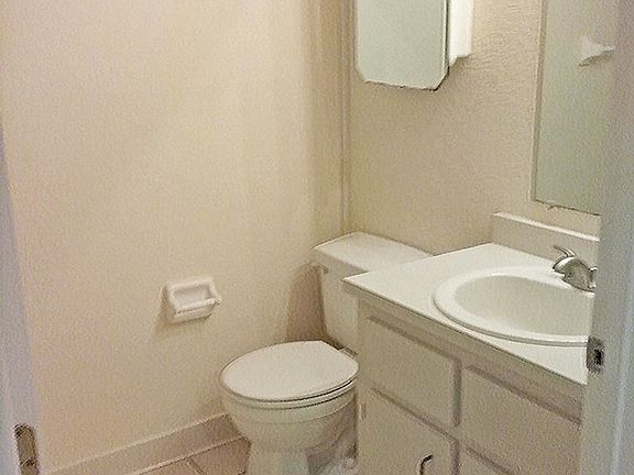 2nd image of 616 SE 11th St APT 7