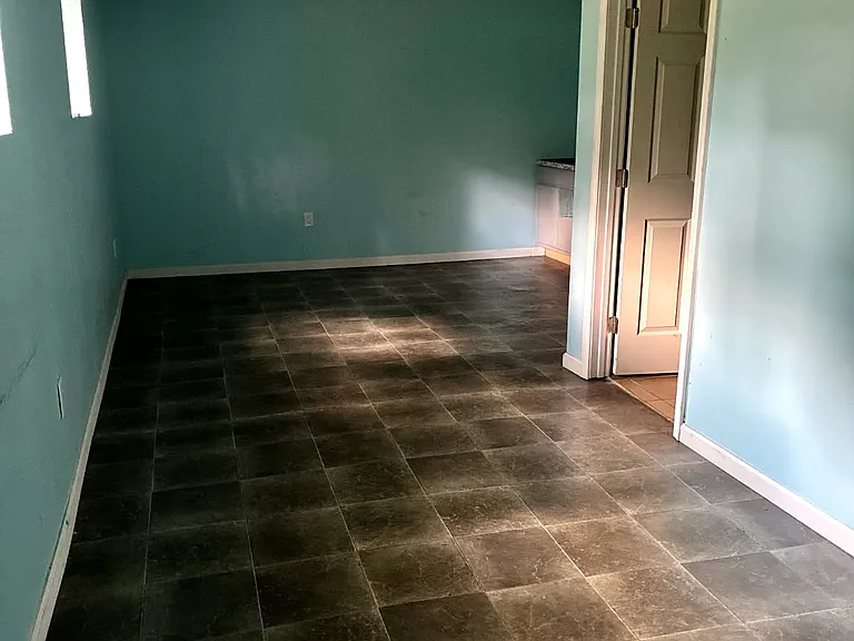 957 Martha Dr #B — Photo 8