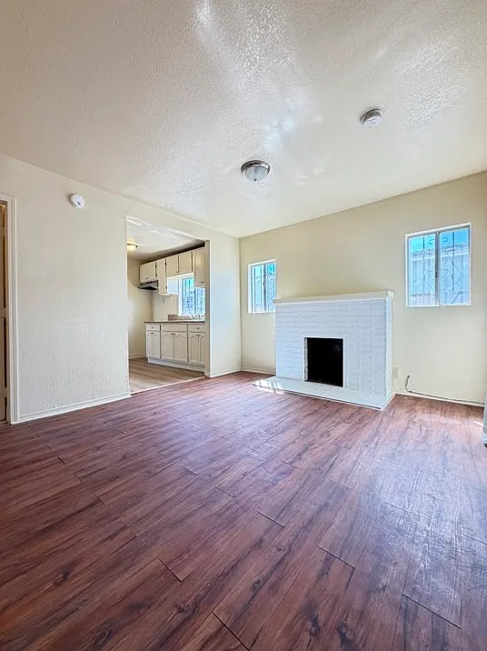 2 bed, 850 sqft, $2,200 — Photo 2