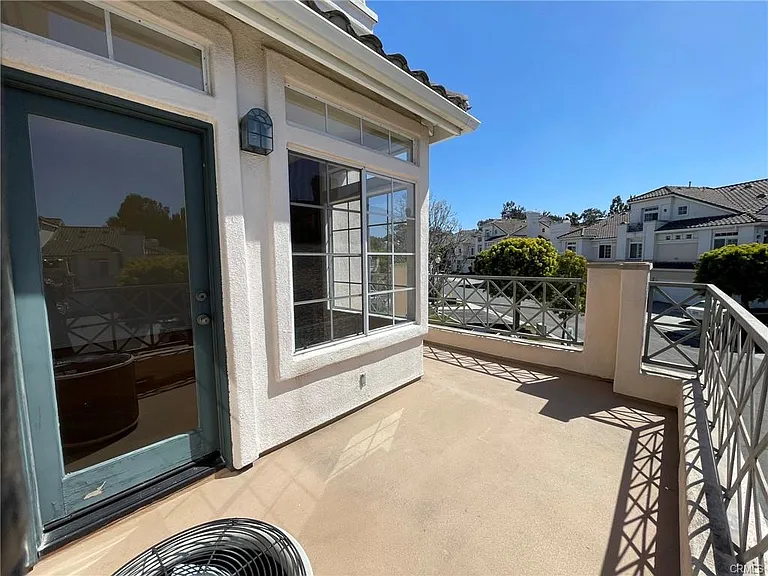 72 Shorebreaker Dr — Photo 5