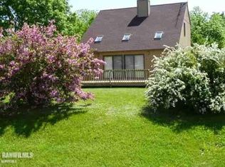 46 Cemetery Ridge Rd, Galena, IL 61036