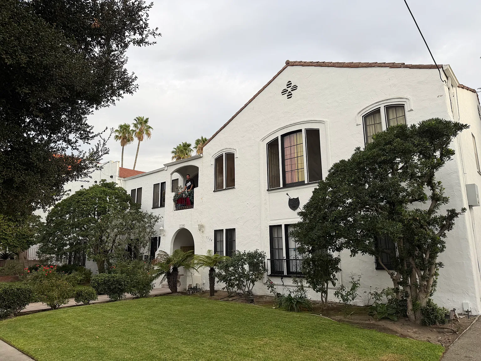 1134 E Lexington Dr — Photo 1