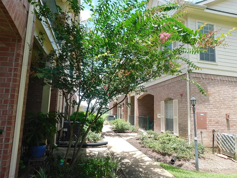 2710 Grants Lake Blvd #F4 — Photo 39