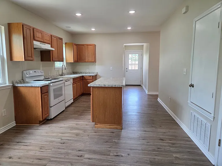 727 Menefee Blvd — Photo 6