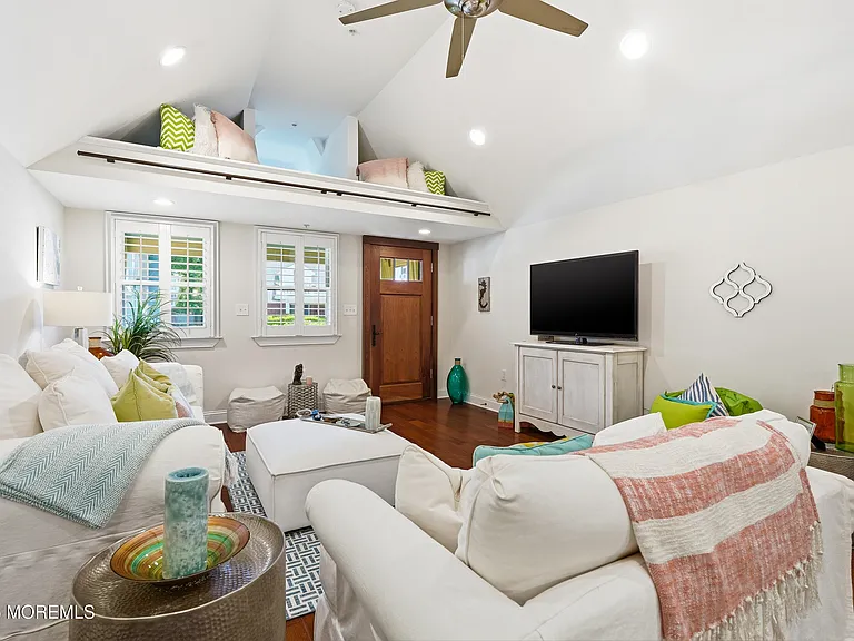 25 Surf Ave #1C — Photo 8