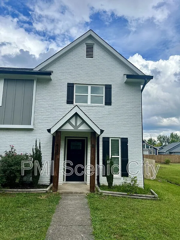 4 bed, 1.5 bath, 1300 sqft, $2,250 — Photo 1