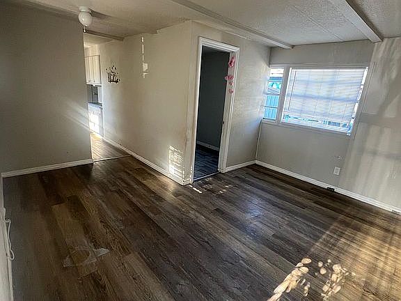 5th image of 218 Willow Ln