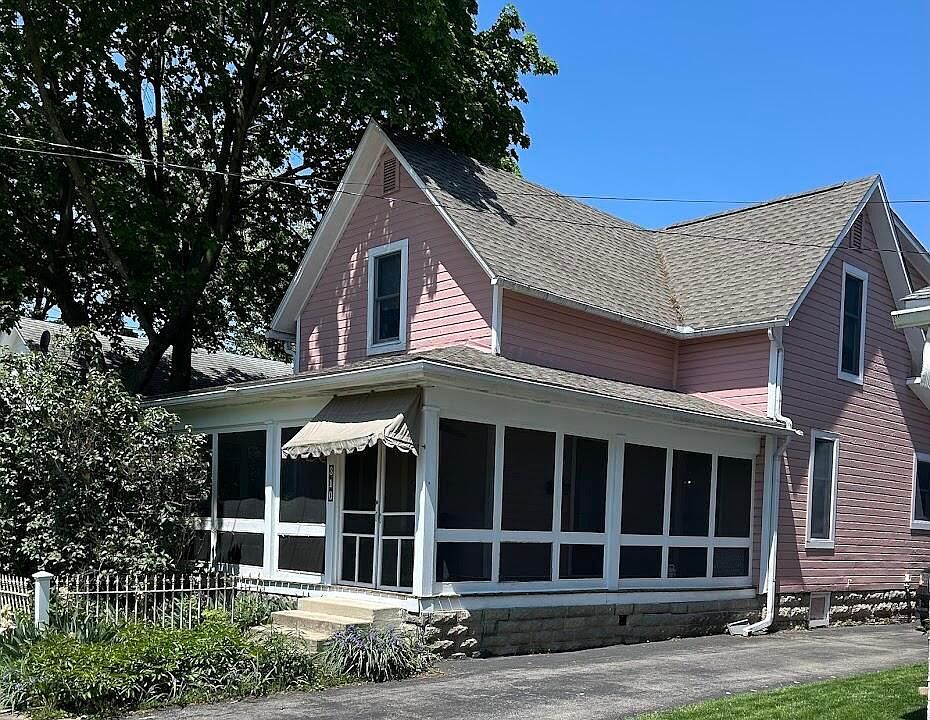 1st image of 310 W 6th St