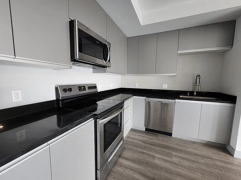 7040 Woodman Ave #207 — Photo 6