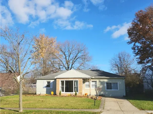 9880 Newkirk Dr, Parma Heights, OH 44130