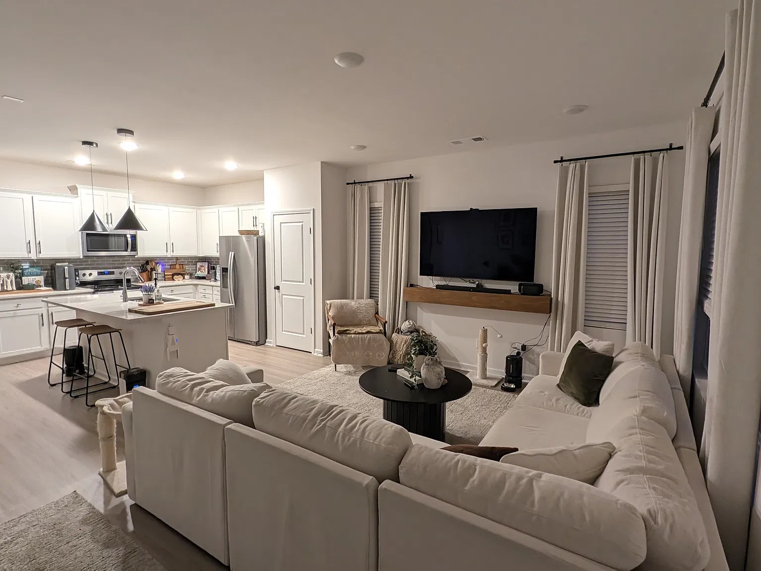 3 bed, 2.5 bath, 1487 sqft, $2,400 — Photo 4