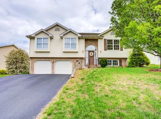 1740 Meadows Rd, Vinton, VA 24179