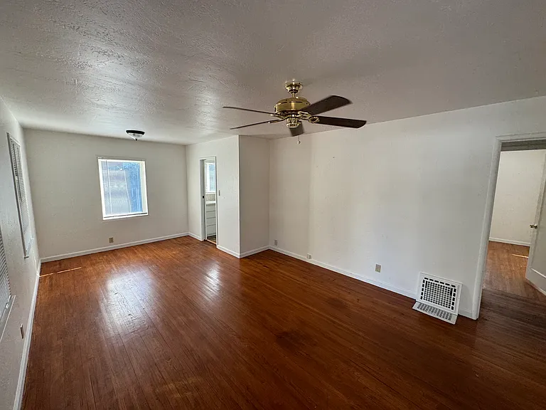 10435 Byrne Ave — Photo 2