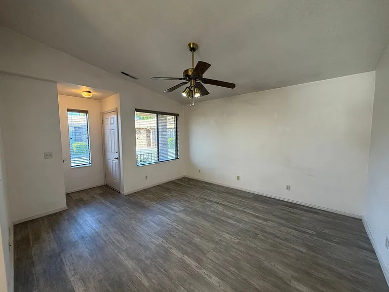 375 S Main St #4 — Photo 4