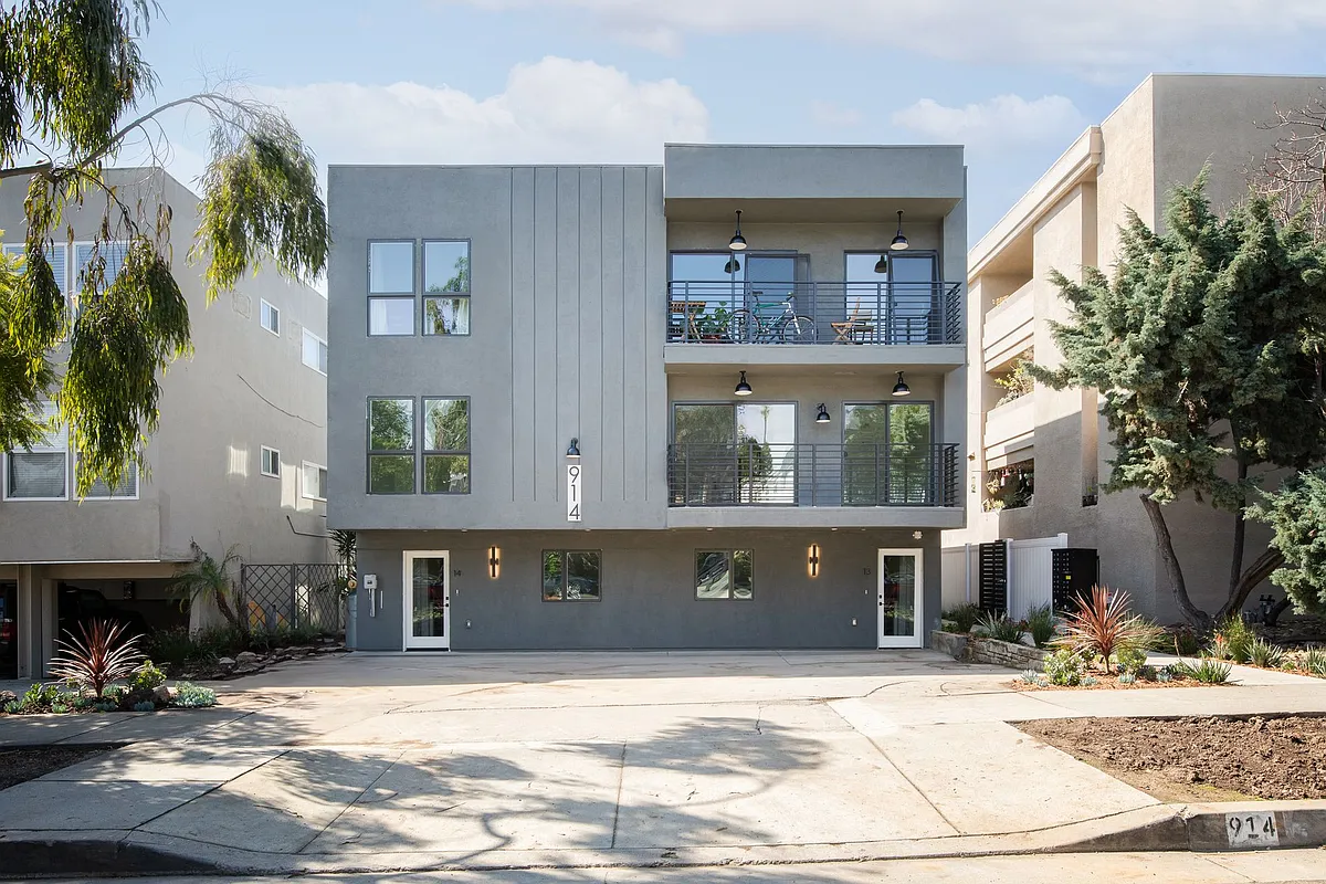 Building Photo - 914 7th St