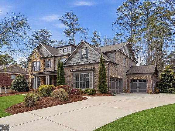 3rd image of 2732 Oak Grove Dr