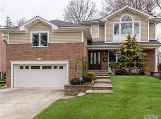 143 Robby Ln, New Hyde Park, NY 11040