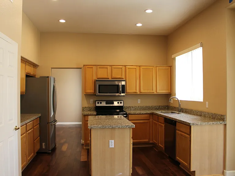 5435 W Buffalo St — Photo 9