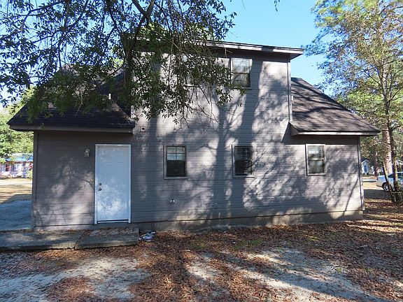 3rd image of 1001 Crawford Ln