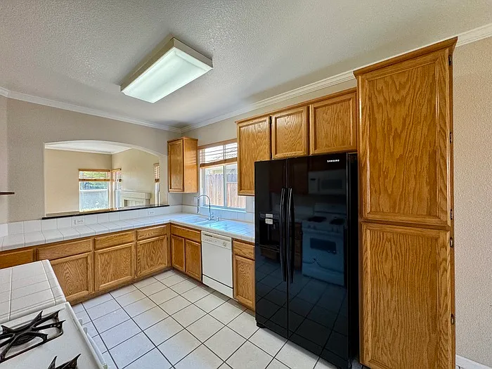1220 Arbor Dr — Photo 5