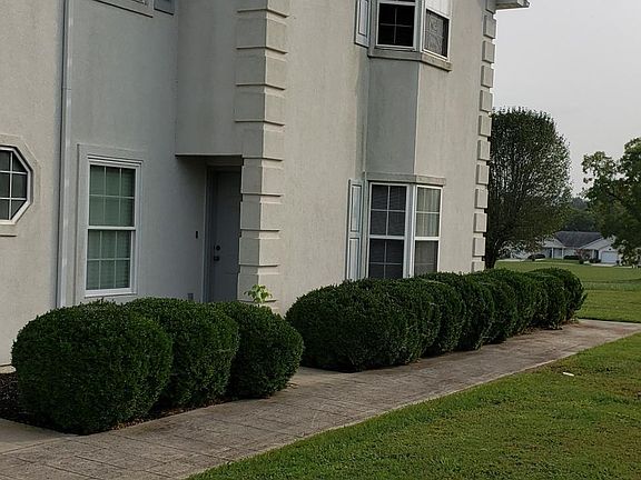 5th image of 102 Village Trce APT 16