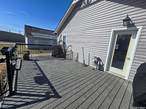 4th image of 917 Qu'Appelle STREET