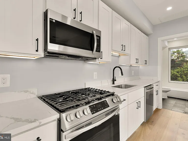 3215 Mount Pleasant St NW #401 — Photo 6