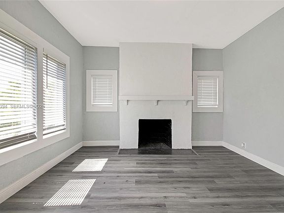 4th image of 327 SW 20th St