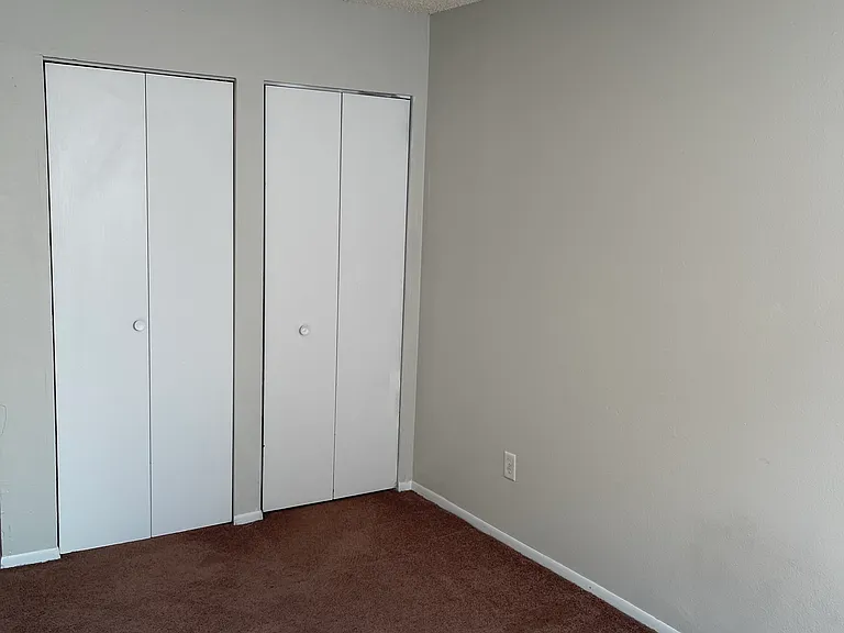 923 E College St #2S — Photo 10