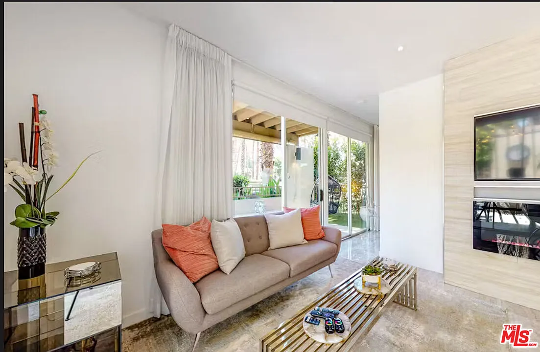 1 bed, 1.0 bath, 576 sqft, $3,500 — Photo 2