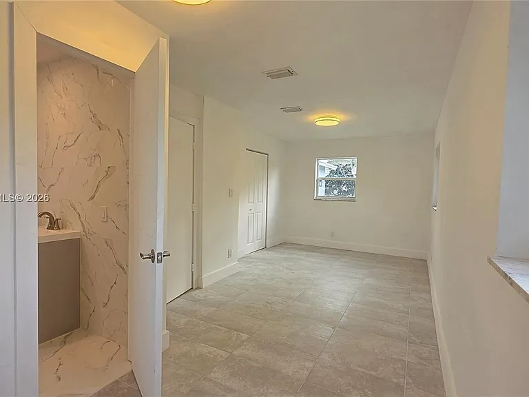1700 N Cypress Rd — Photo 5
