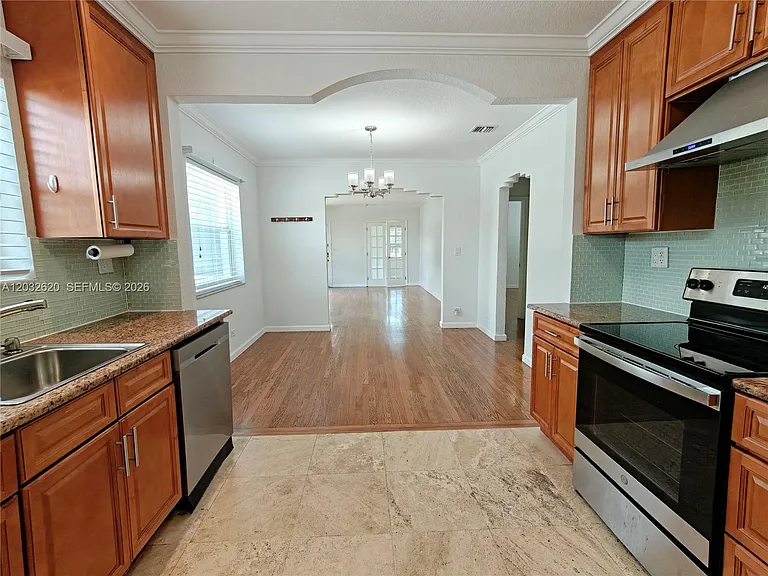 470 SW 25th Rd — Photo 8