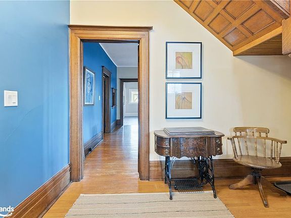 5th image of 353 Hurontario St