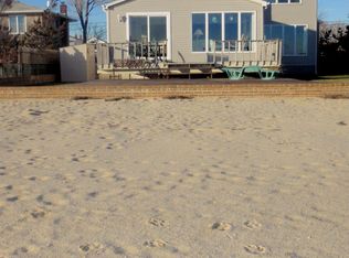49 E Beach Promenade, Lindenhurst, NY 11757